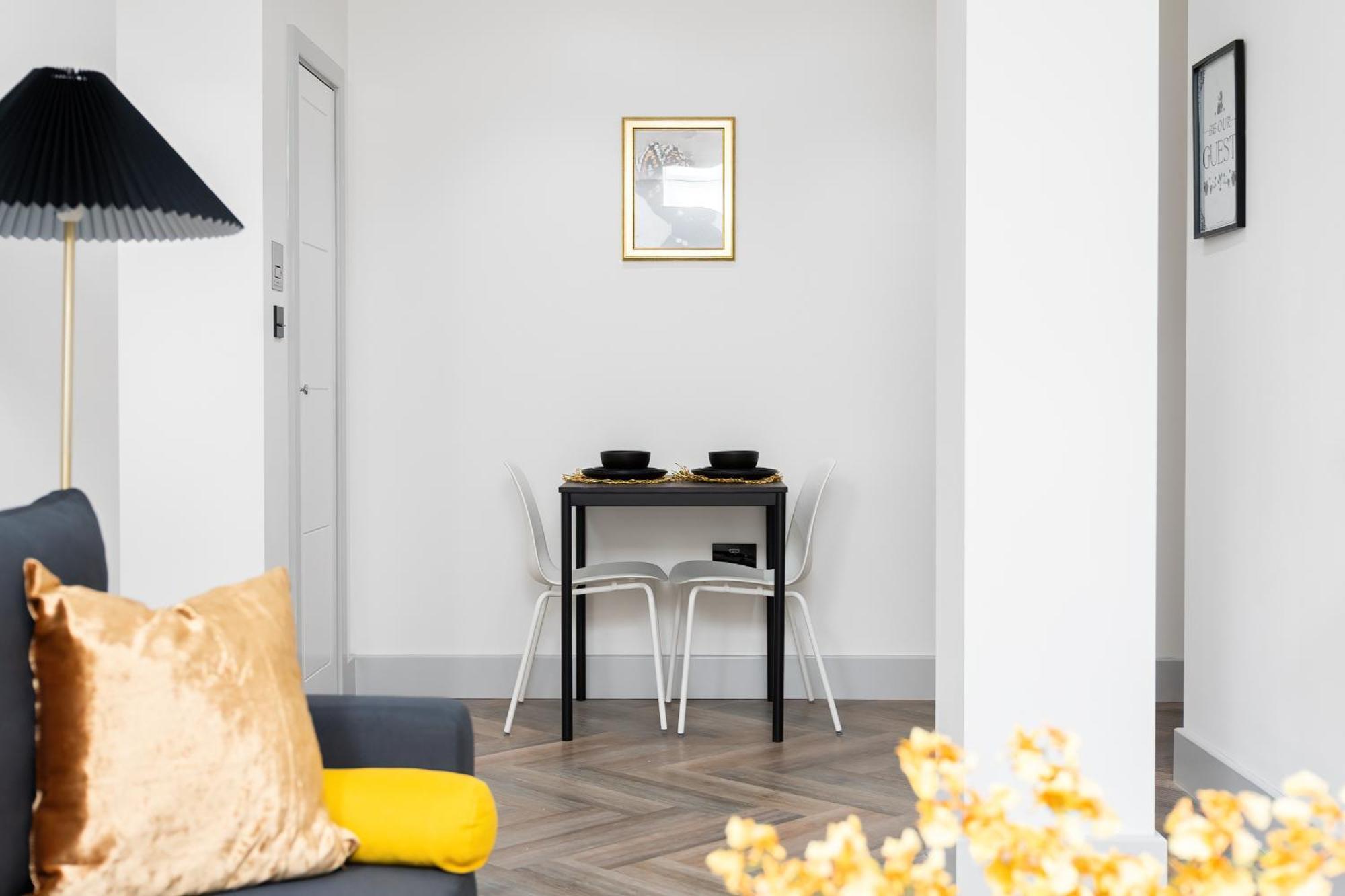 London Road Romford Block Apartment Bagian luar foto