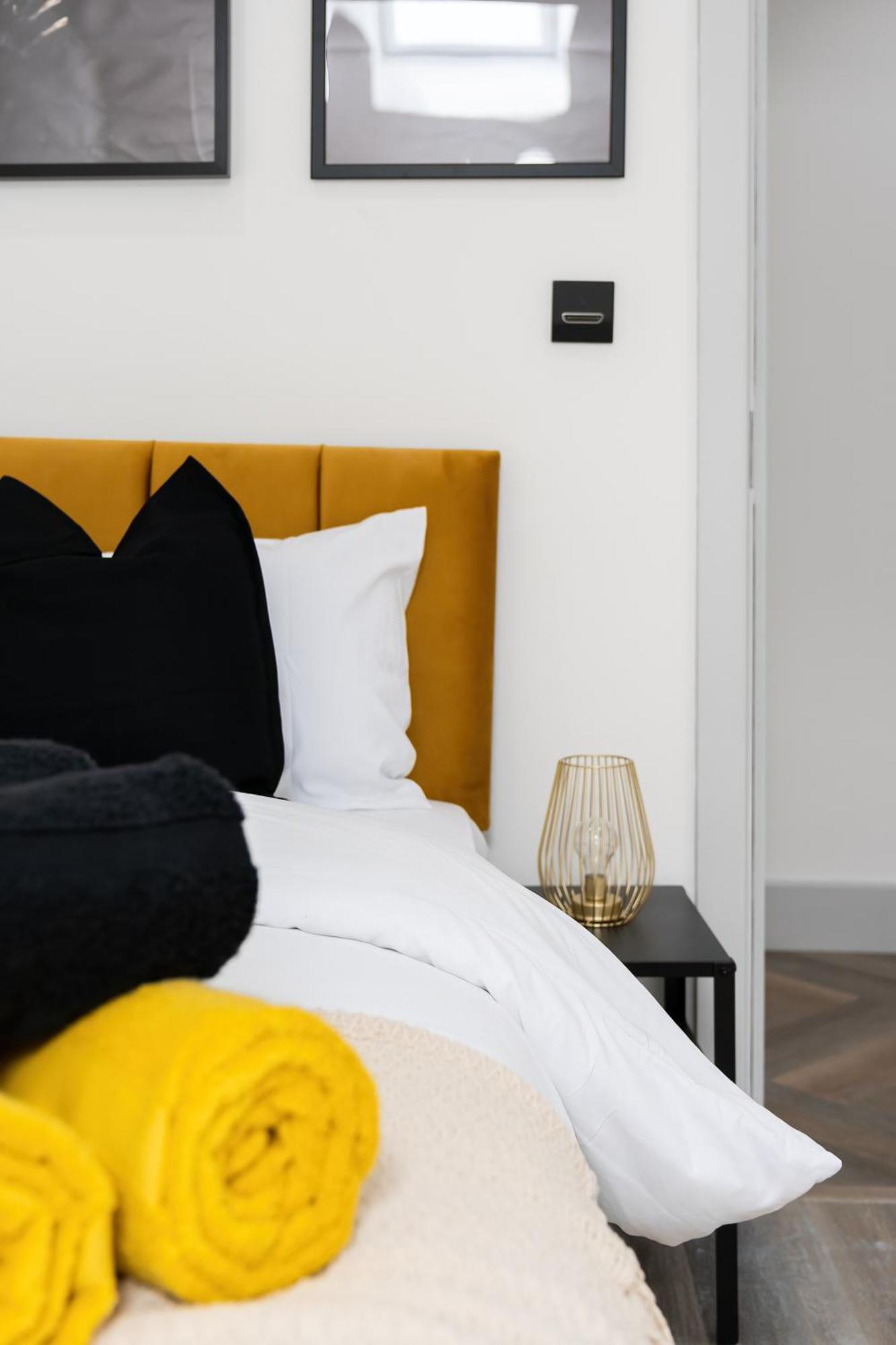 London Road Romford Block Apartment Bagian luar foto